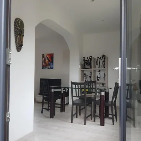 Un Au Chateau Lägenhet